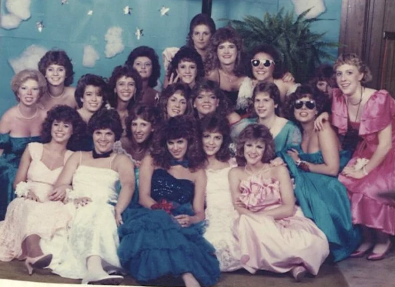 27 ‘80s Prom Photos That Will Have You Retroactively Coughing From Hairspray Fumes